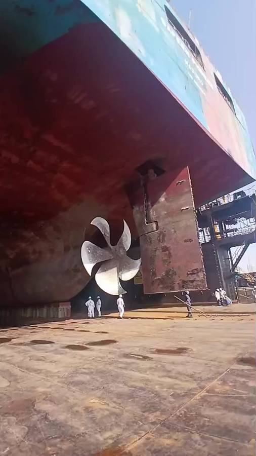 Stern before hydroblasting