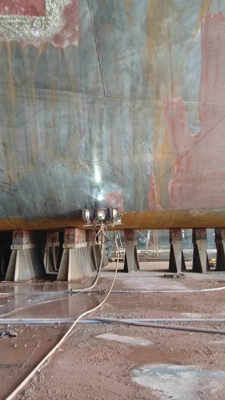 Bilge and flat bottom above the keel blocks