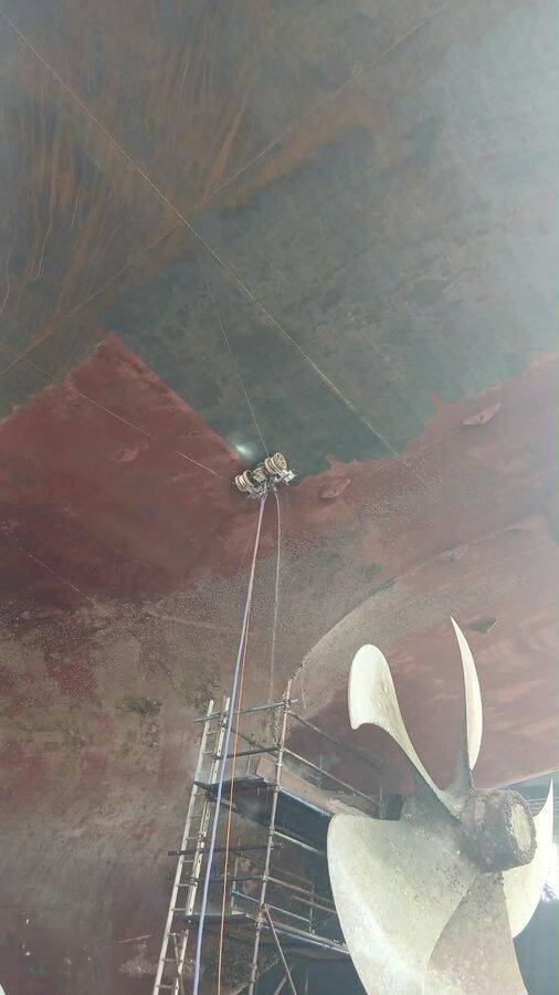 Working around the propeller and skeg